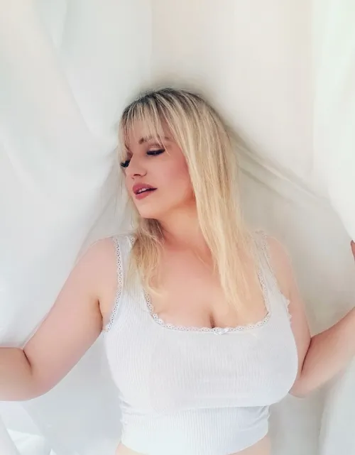 View Sara Fennic, Melbourne Escort | Tel: 0421668226