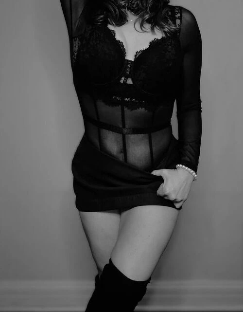 Gorgeous Cougar Morgan